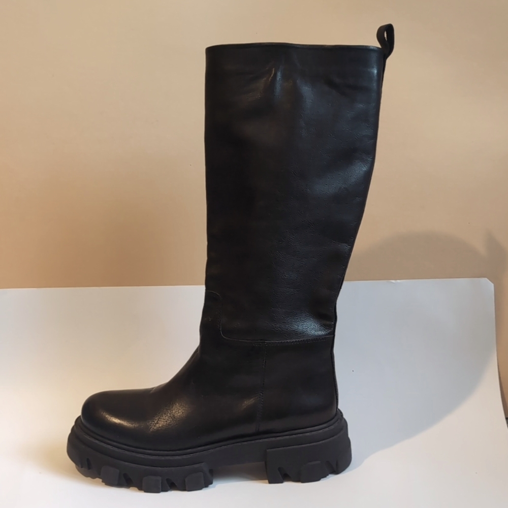 Chunky black leather pull on boots